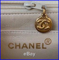 Auth Chanel Beige CAVIAR Vintage Classic crossbody Flap Bag 24k Gold HW