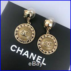 Auth Chanel Vintage Gold CC LOGO Round Stud Fashion Costume Jewellery Earrings