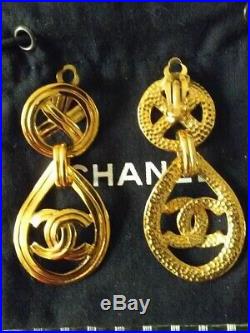 Authentic Vintage 96p XL Chanel Drop Dangling Gold Tone Earrings Clip On CC Logo