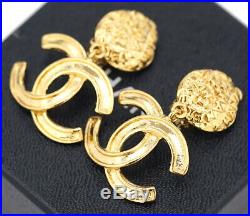 CHANEL CC Logos Dangle Earrings Gold Tone Vintage 95A withBOX excellent a0455