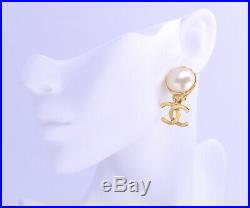 CHANEL CC Logos Pearl Dangle Earrings Gold Tone Vintage withBOX GE42