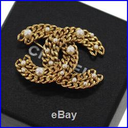 CHANEL Chain Pearl Pin Brooch Gold-Tone 05 P Vintage France Authentic #W770 W