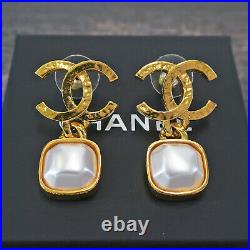 CHANEL Gold Plated CC Logos Imitation Pearl Swing Pierced Earrings #163c Rise-on