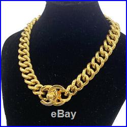 CHANEL Turn Lock Chain Necklace Choker Gold 96P France Vintage Authentic #FF529
