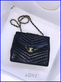 Chanel Authentic Quilted Chevron Purse Handbag Gold Chain CC Lambskin Classic