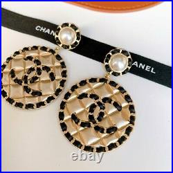 Chanel pearl earring with black skin