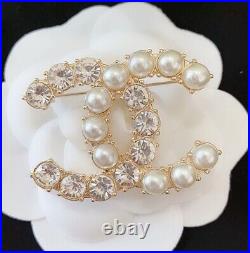 Chanel round drill pearl CC brooch beautiful to explode
