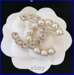 Chanel round drill pearl CC brooch beautiful to explode