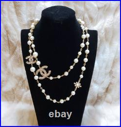 GORGEOUS CLASSIC CHANEL 2019 CC LOGO Gold Tone CRYSTAL PEARL NECKLACE