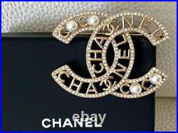 Gorgeous Classic Chanel Gold CC Logo Crystal Pearl Extra Large Brooch Pin