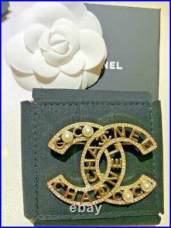 Gorgeous Classic Chanel Gold CC Logo Crystal Pearl Extra Large Brooch Pin