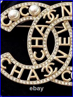 Statement Chanel 2020 CC Logo Crystal Pearl XL Brooch Pin